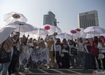 DBF: Cara Cerdas Ibu Bekerja Menjaga Kesehatan Bayi dan Kebahagiaan Ibu
