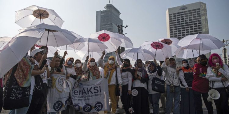 DBF: Cara Cerdas Ibu Bekerja Menjaga Kesehatan Bayi dan Kebahagiaan Ibu