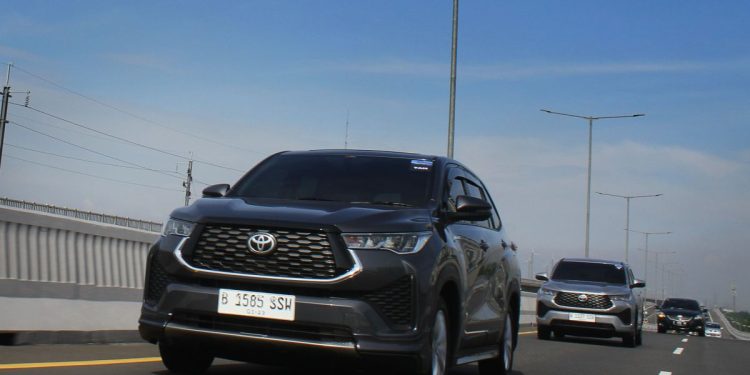 Kijang Innova Zenix: Inovasi Mobil Keluarga Modern