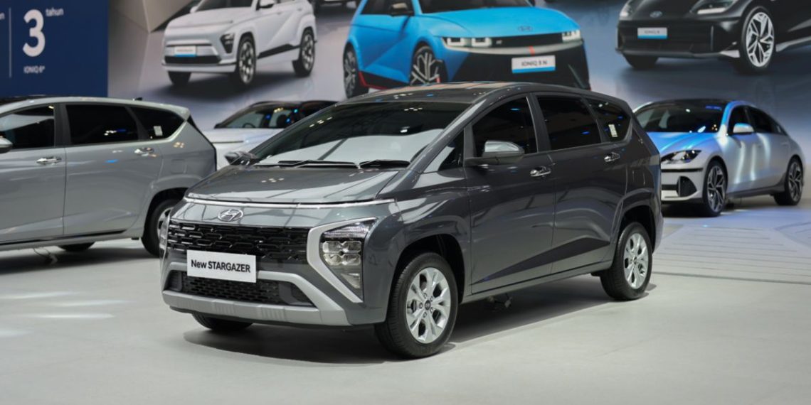 Tajuk Menarik: "Stargazer: Inovasi Mobil Keluarga Futuristik untuk Kenyamanan Kelas Satu"