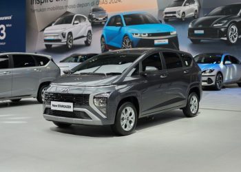 Tajuk Menarik: "Stargazer: Inovasi Mobil Keluarga Futuristik untuk Kenyamanan Kelas Satu"