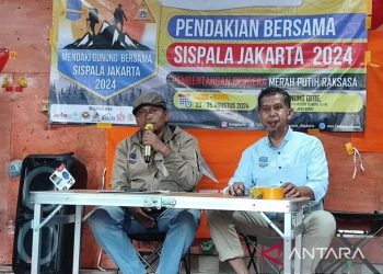 Kibaran Bendera Raksasa Warnai Puncak Gunung Gede di Hari Kemerdekaan
