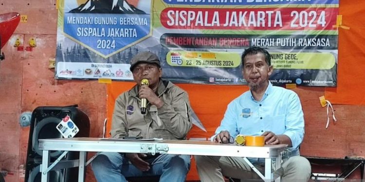 Kibaran Bendera Raksasa Warnai Puncak Gunung Gede di Hari Kemerdekaan