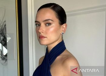 Perjalanan Luar Biasa Daisy Ridley Melawan Graves' Disease