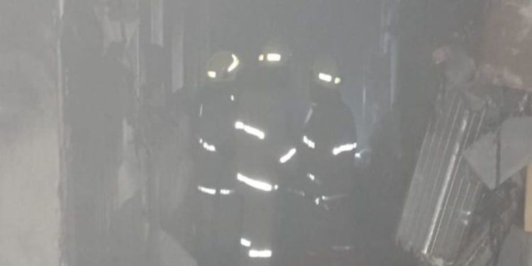 Kobaran Api Amuk Mall Pluit Village, Petugas Pemadam Kebakaran Berjibaku