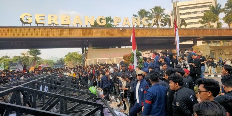 Kekacauan Jakarta: Pencatutan Identitas dan Imbas Aksi Massa yang Mengejutkan