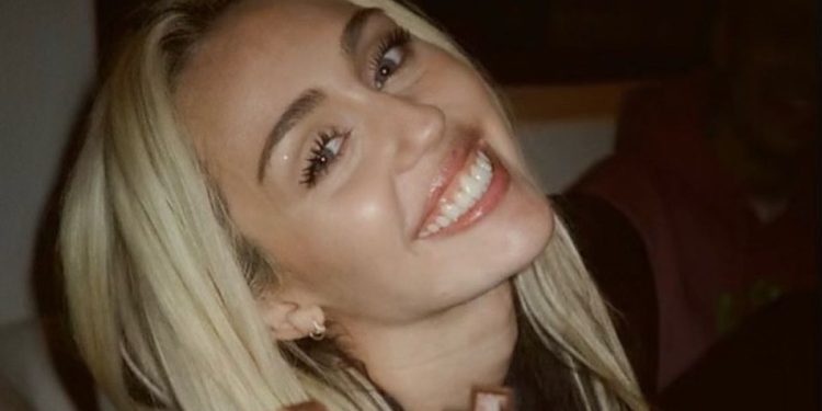 Malaikat Hati: Lirik yang Mengiris Jiwa dari Lagu Miley Cyrus yang Memukau
