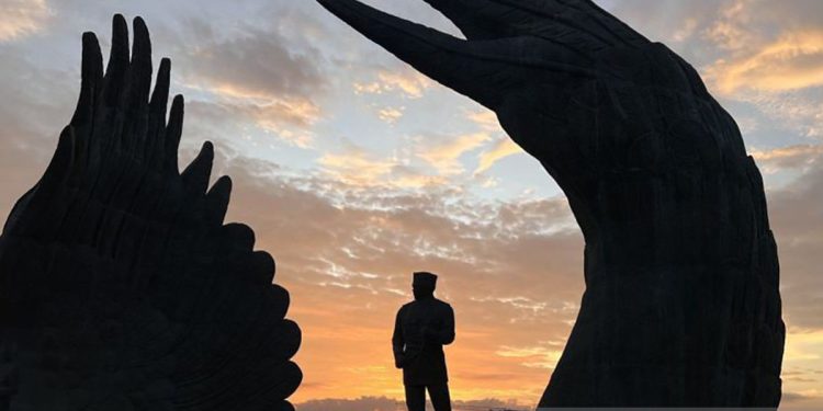 Saat Matahari Menyelam di Langit Indonesia