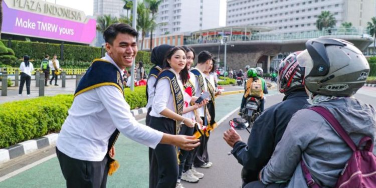 Merah Putih Berkibar: Klaim Aksesori Bendera Gratis untuk HUT RI ke-79 di Jakarta Pusat