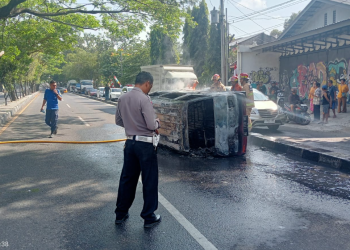 Tabrak Lari di Ringroad Ahmad Yani, Satu Kendaraan Terbakar, Korban Selamat, Begini Kronologinya