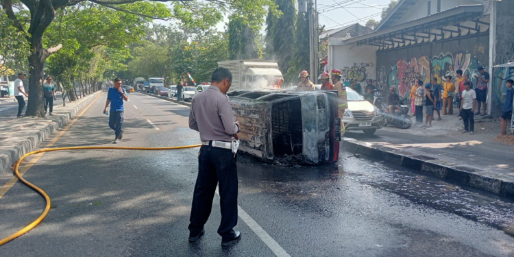 Tabrak Lari di Ringroad Ahmad Yani, Satu Kendaraan Terbakar, Korban Selamat, Begini Kronologinya