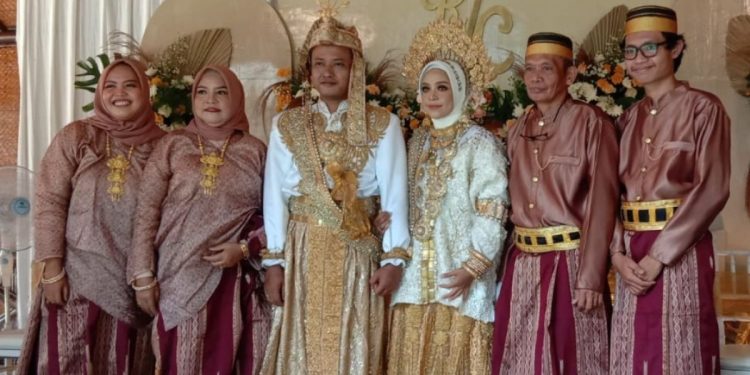 Pernikahan Adat Termegah: Kemewahan Setara Istana di Tanah Air