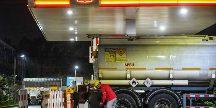 Harga Bensin Berfluktuasi: Analisis Perbandingan Shell, Vivo, dan BP
