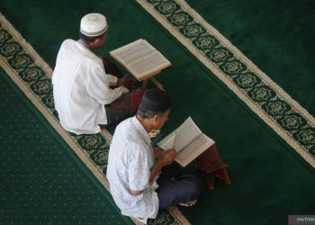 Al-Kahfi: Rahasia Tersembunyi, Makna Mendalam, dan Berkah Membacanya