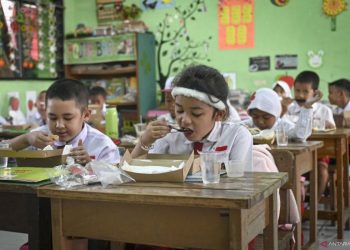 Banjir RK: Makan Gratis dan Kontroversi di Baliknya