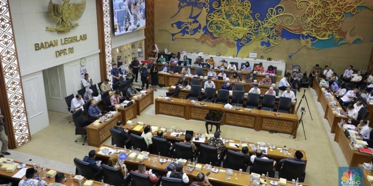 Pemilu Langsung Kembali Hadir: DPR dan Pemerintah Sahkan RUU Pilkada