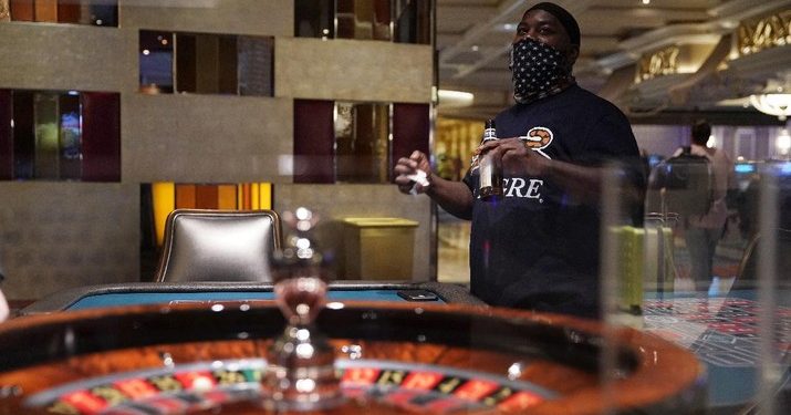 Bali Renungkan Opsi Kasino, Sandiaga Menimbang