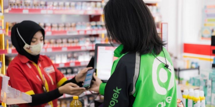 Belanja Praktis dan Ngegas: Transaksi Sekejap dengan GoPay di Alfamart dan Indomaret