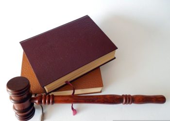 Norma Hukum: Panduan Komprehensif untuk Pengertian, Jenis, dan Aplikasi Nyata