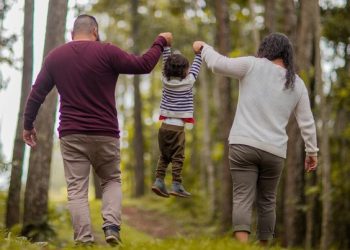 Terkuaknya Rahasia Mendidik Anak Cemerlang: Formula Sukses Tersembunyi dalam Dinamika Keluarga
