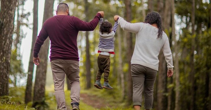 Terkuaknya Rahasia Mendidik Anak Cemerlang: Formula Sukses Tersembunyi dalam Dinamika Keluarga