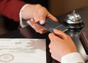 Bisnis Hotel Indonesia: Terkikis Borok Menggerogoti