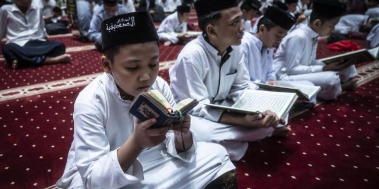 Pesan Penting dari Surat Al-Kafirun: Makna Penting dalam Tiga Bahasa