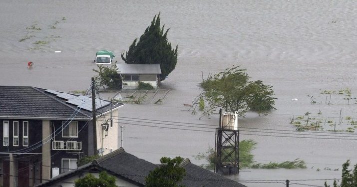 Topan Dahsyat Meluluhlantakkan Jepang: Pabrik Lumpuh, Langit Terputus