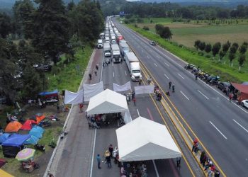 Kemacetan Mencekam 40 Jam: Jalan Tol Terhenti Akibat Aksi Massa
