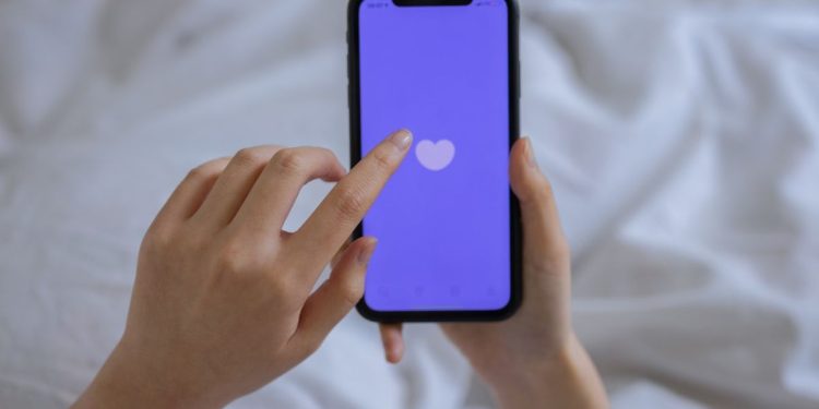 Jebakan Romantis: Waspadai Penipuan Cinta Online