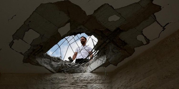 Porak-poranda Israel: Hujan Roket Hizbullah Mengguncang Negara