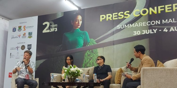 Koleksi Glamor dari Perancang Dunia Hiasi JF3