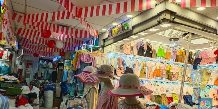 Banjir Baju Anak Impor di Tanah Abang: Murah tapi Awas Bahaya