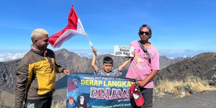 Pendaki Bocah Cetak Sejarah di Hari Kemerdekaan: Menaklukkan Rinjani