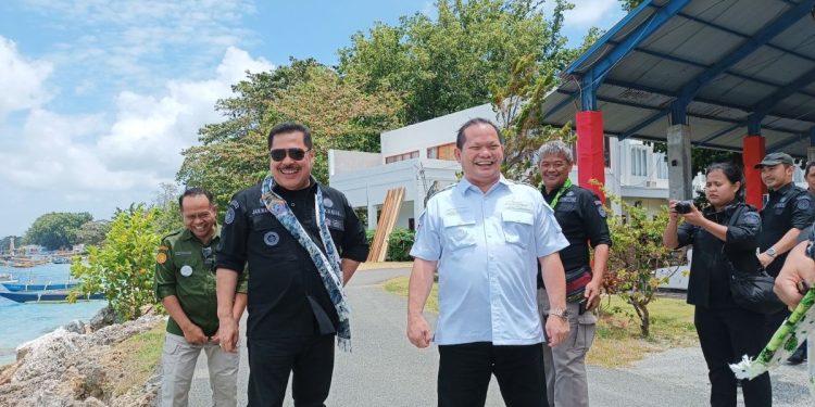 Profil Elly E. Lasut: Dari Desa ke Kursi Gubernur