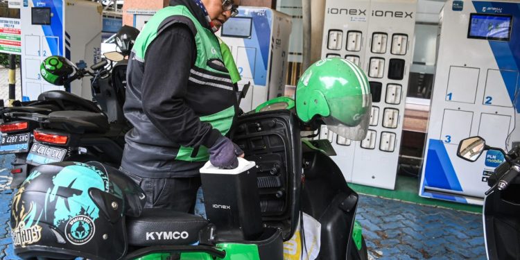 Rincian Lengkap: Memahami Biaya Servis Sepeda Motor Listrik