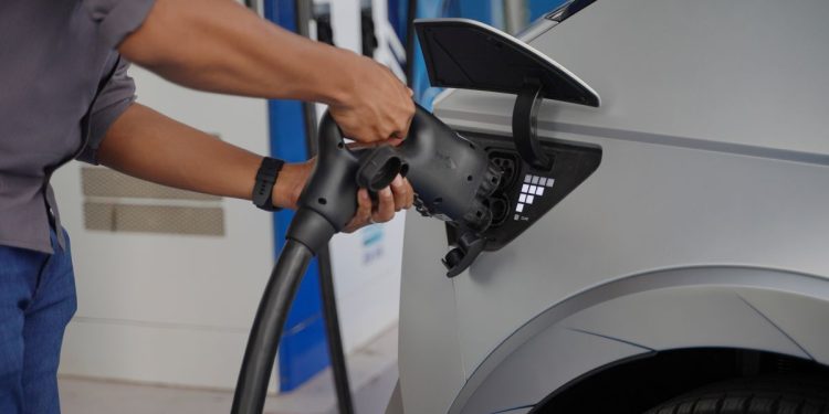 Jelajahi Indonesia Tanpa Batas: Mobil Listrik Jarak Jauh Hadir