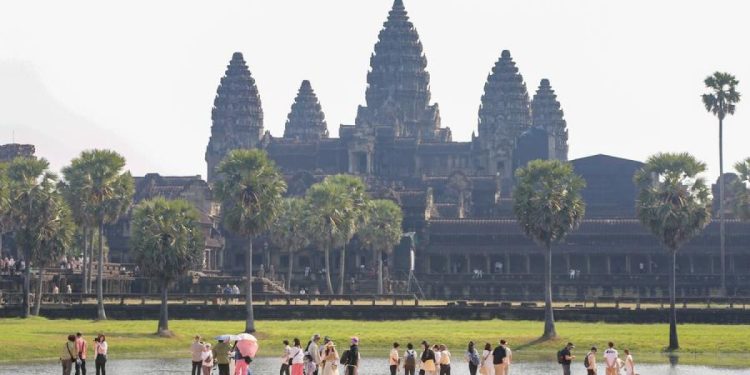 Serbuan Turis Tiongkok di Angkor: Lonjakan Dramatis 33,5%