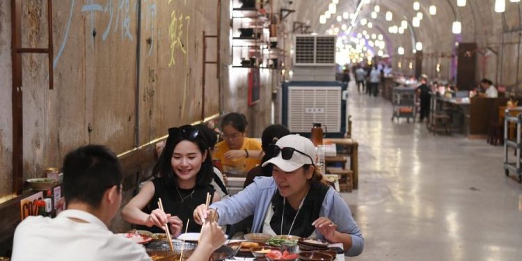 Bunker PD II yang Berubah Menjadi Pusat Kesenian dan Komunitas yang Menakjubkan di Chongqing