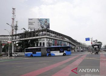 Nikmati Internet Kencang Saat Nunggu Busway di Halte Velodrome