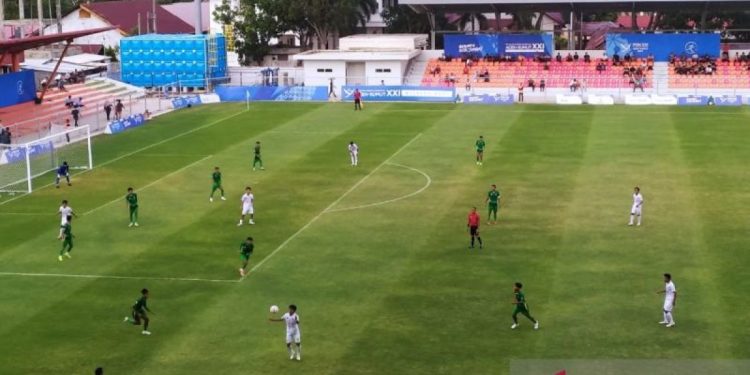 Pertempuran Sengit: NTT dan Kalsel Berlaga di Perempat Final Sepak Bola Putra!