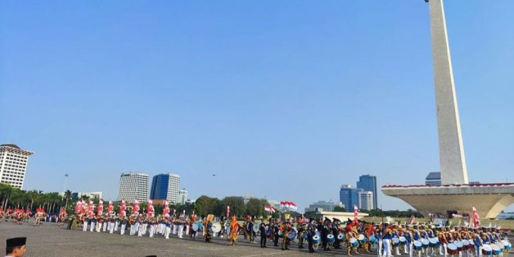 Semangat Patriotisme Menggema di Monas, Kibaran Merah Putih Mengiringi Drumband yang Bergemuruh