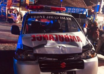 Kondisi mobil Ambulance yang mengalami rusak parah