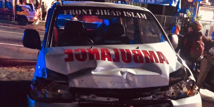 Kondisi mobil Ambulance yang mengalami rusak parah