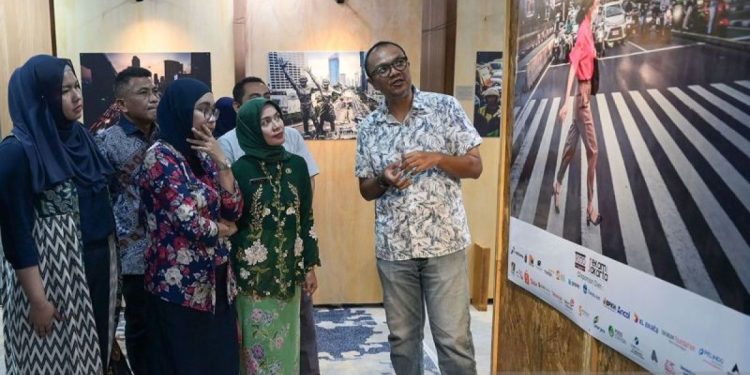 Dunia yang Penuh Warna: Eksplorasi Budaya dan Literasi yang Menggetarkan