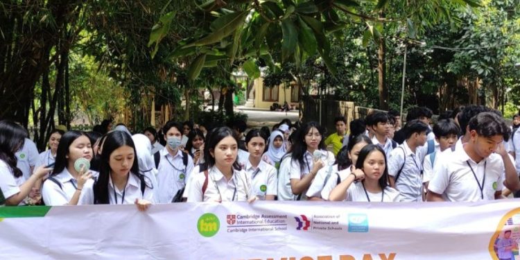 Aktivis Muda Bersih-bersih Ciliwung: 800 Kilogram Sampah Dibawa Pulang