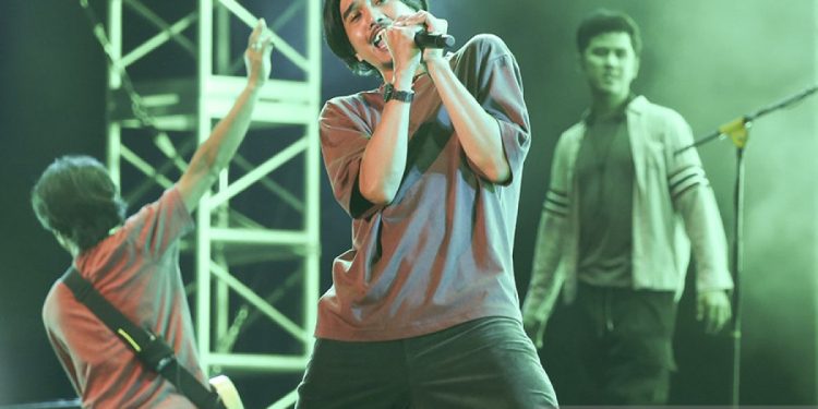 Sephia: Menyingkap Makna Tersembunyi dalam Hymne Sheila On 7