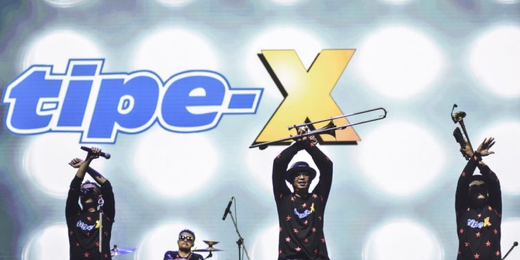 Mengintip Lirik Mendalam "Sakit Hati" Tipe-X: Kenangan Nostalgia yang Menggugah