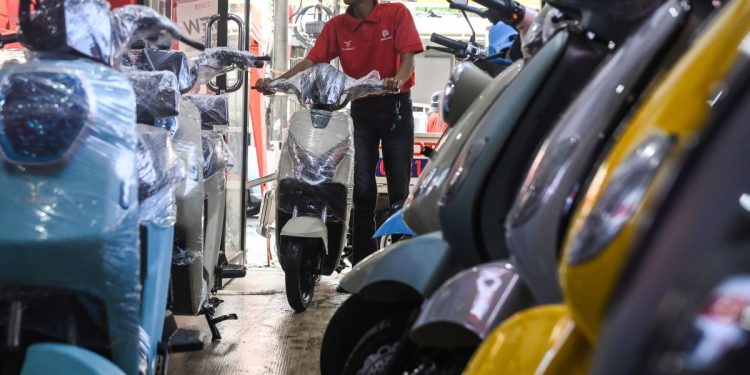 Jelajahi Revolusi Listrik: Motor Terbaik yang Menguasai Jalanan Indonesia