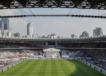Lautan Iman, Misa Akbar GBK Semegah Konser Raksasa